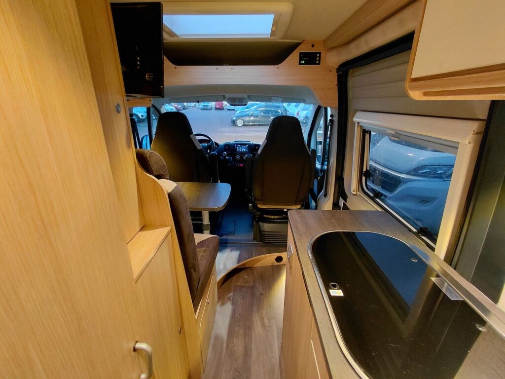 Pössl Roadcar 600 2018 Valkoinen