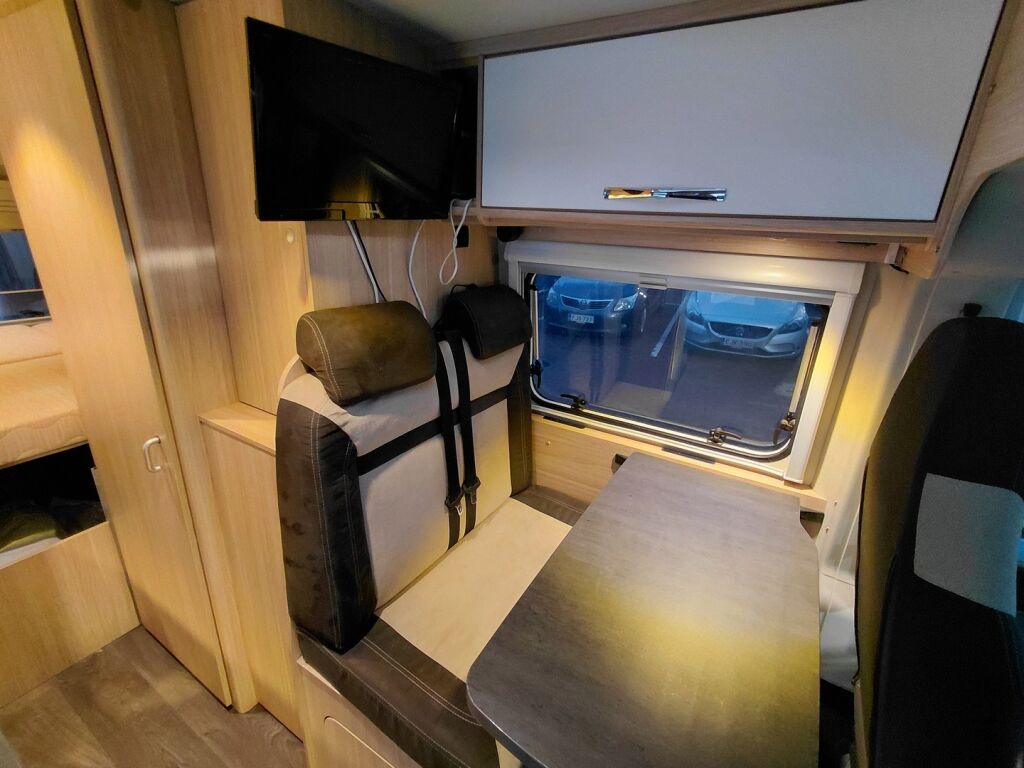 Pössl Roadcar 600 2018 Valkoinen