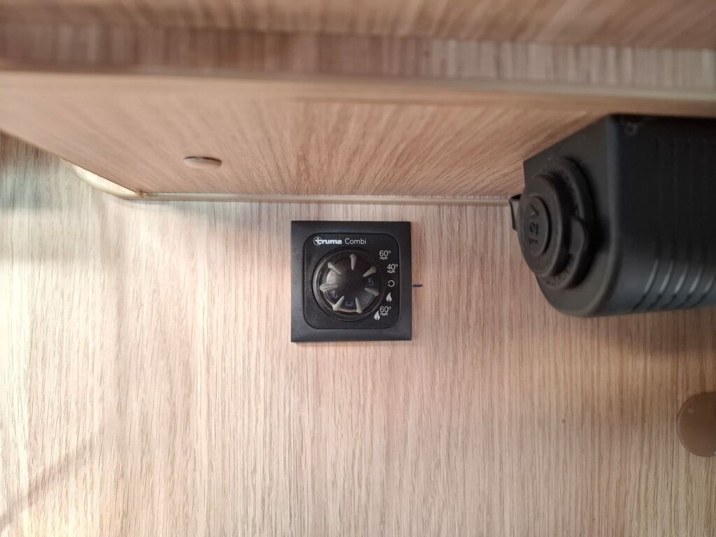 Pössl RoadCar VAN R 600 2018 Valkoinen