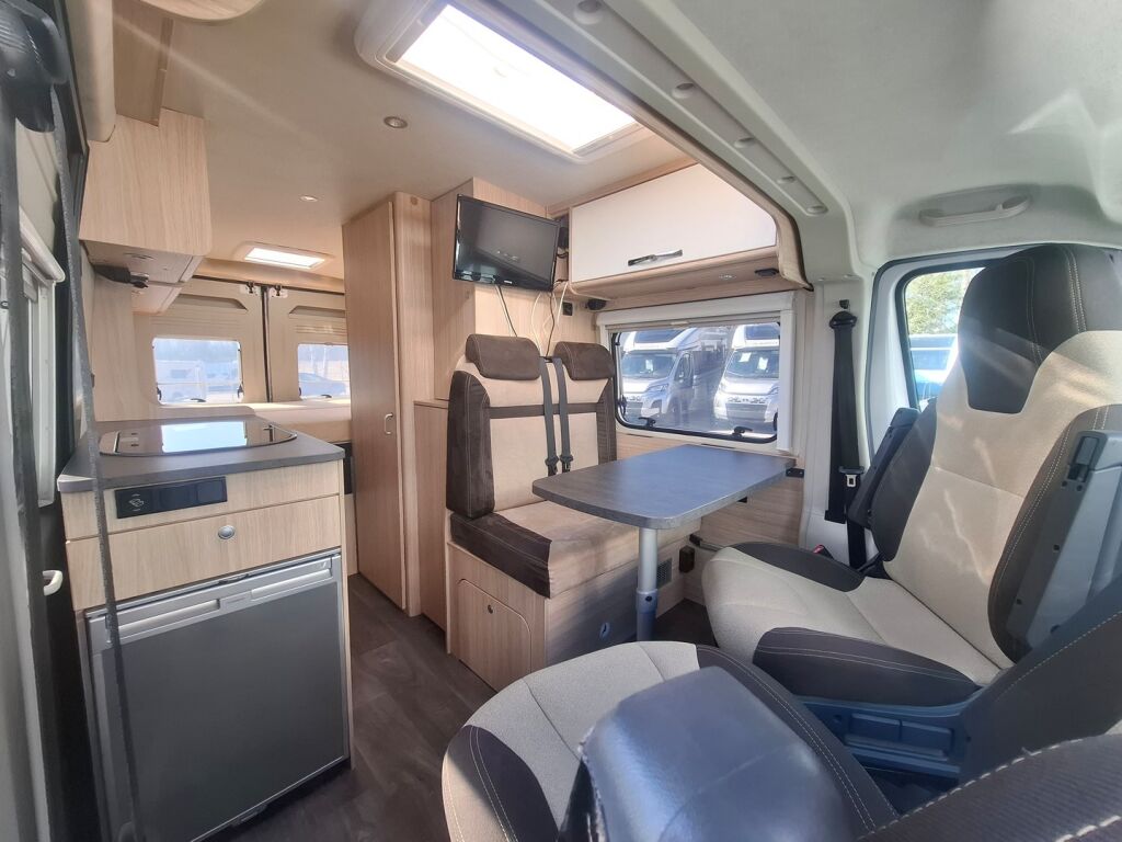 Pössl RoadCar VAN R 600 2018 Valkoinen