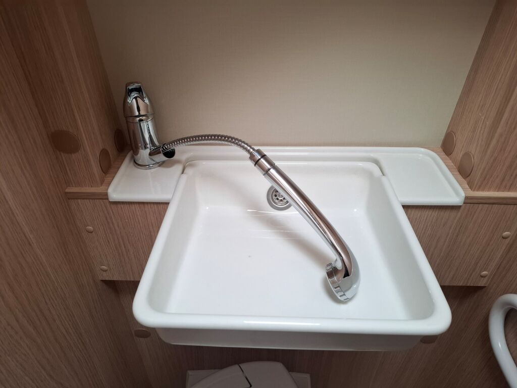 Pössl RoadCar VAN R 600 2018 Valkoinen