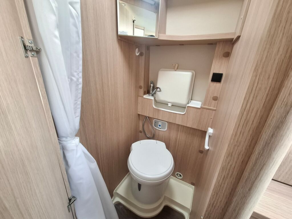 Pössl RoadCar VAN R 600 2018 Valkoinen