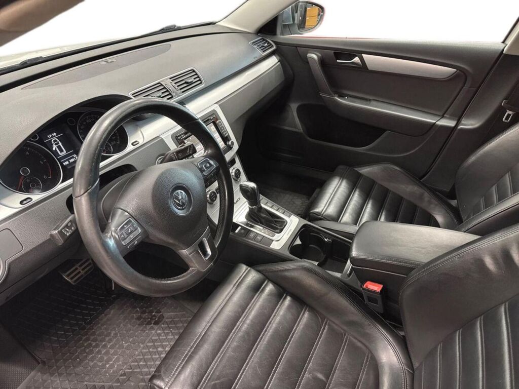 Volkswagen Passat 2012 Valkoinen