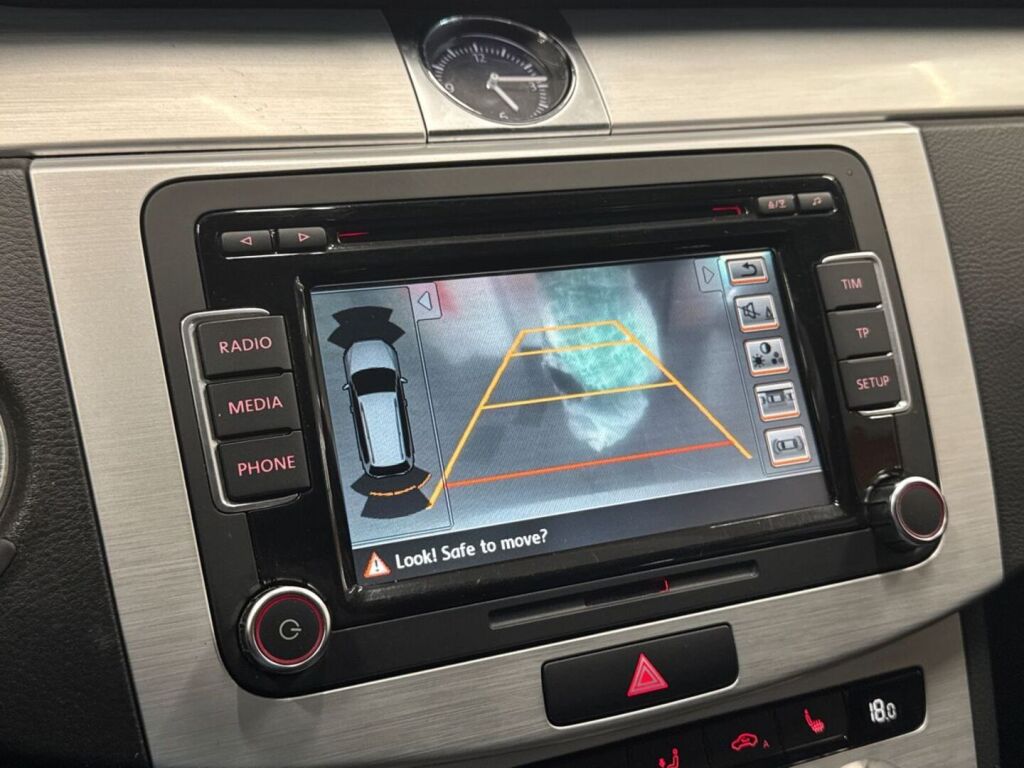 Volkswagen Passat 2012 Valkoinen