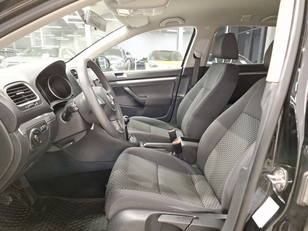 Volkswagen Golf 2010 Musta