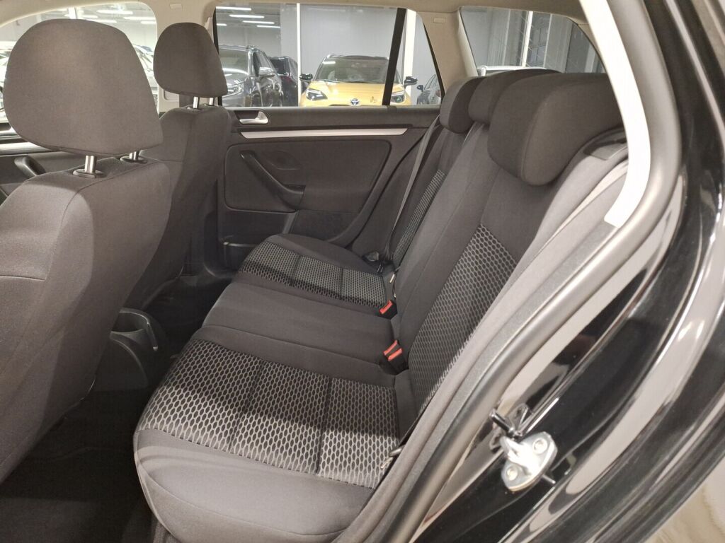 Volkswagen Golf 2010 Musta