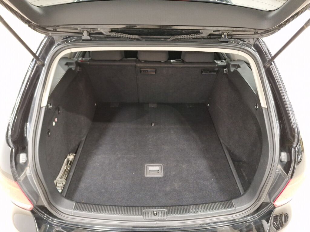 Volkswagen Golf 2010 Musta