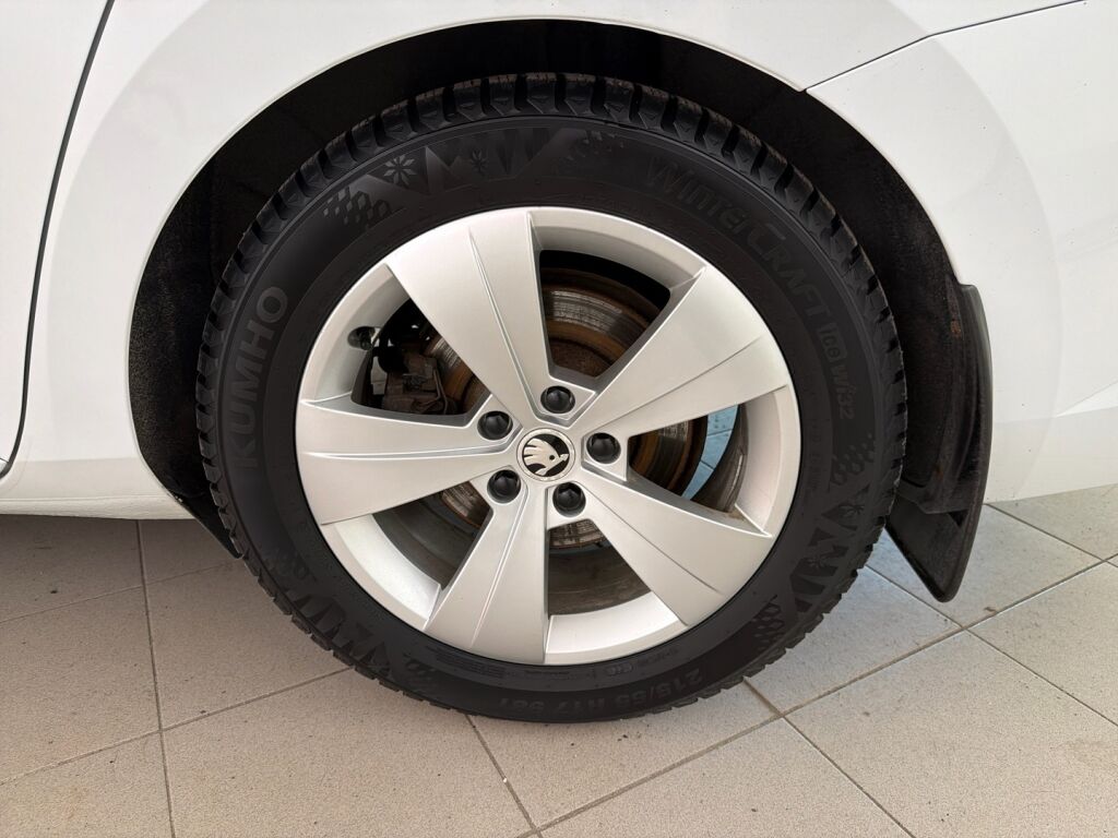 Skoda Superb 2018 Valkoinen