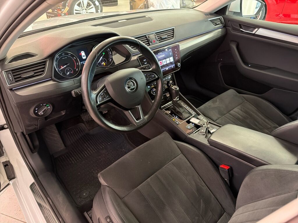 Skoda Superb 2018 Valkoinen