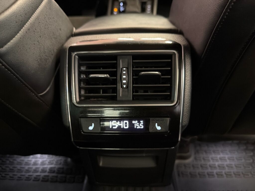 Skoda Superb 2018 Valkoinen