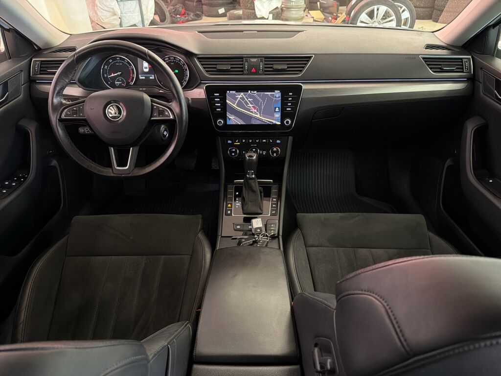 Skoda Superb 2018 Valkoinen