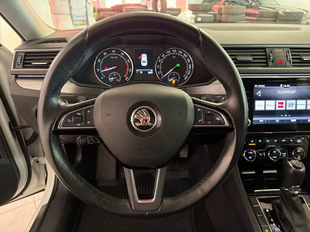 Skoda Superb 2018 Valkoinen