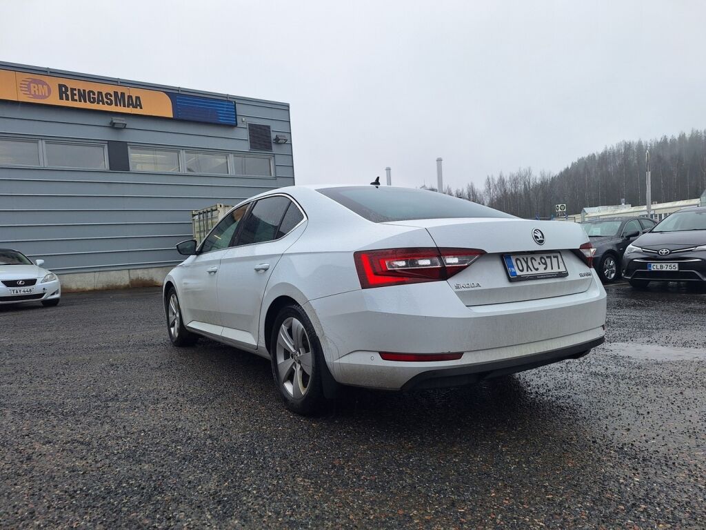 Skoda Superb 2018 Valkoinen