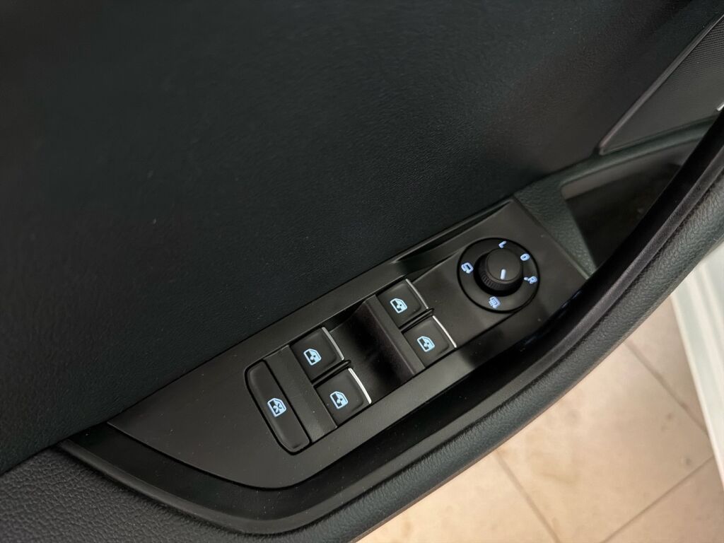 Skoda Superb 2018 Valkoinen