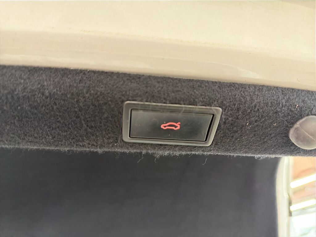 Skoda Superb 2018 Valkoinen