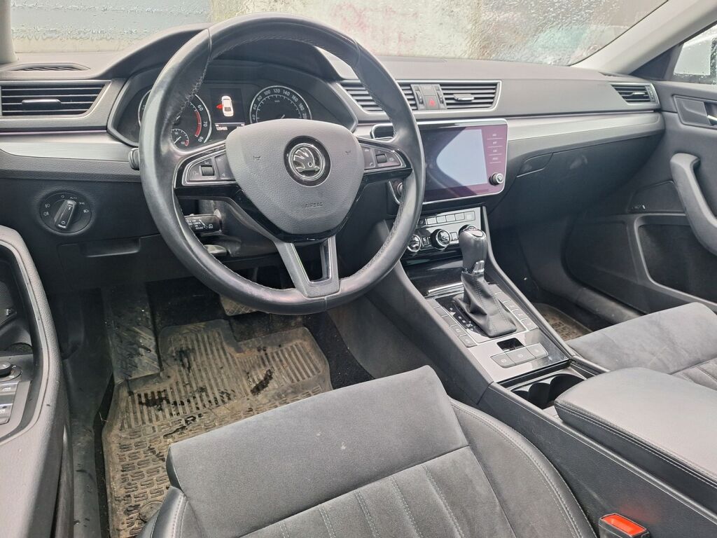 Skoda Superb 2018 Valkoinen