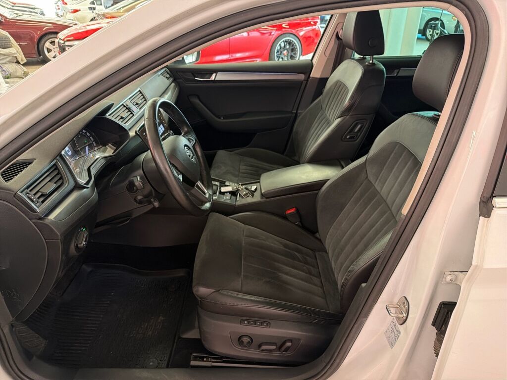 Skoda Superb 2018 Valkoinen