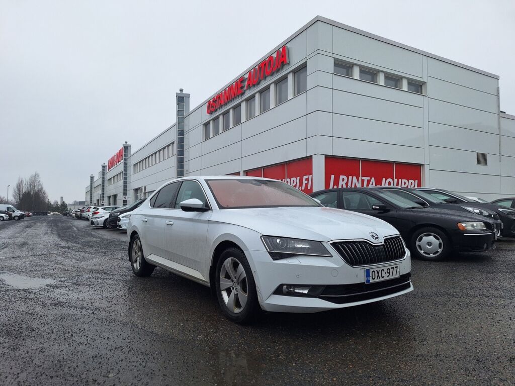 Skoda Superb 2018 Valkoinen