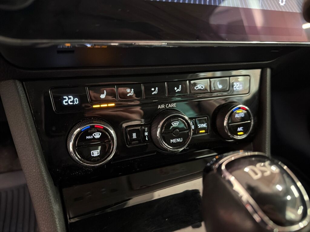 Skoda Superb 2018 Valkoinen