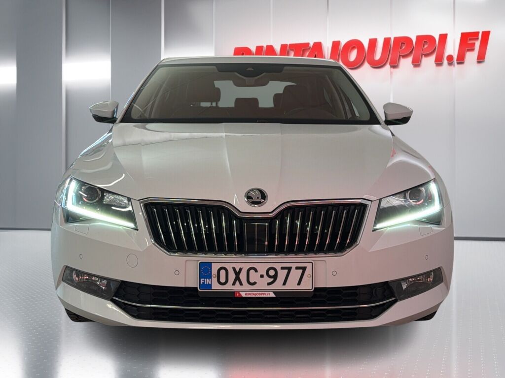 Skoda Superb 2018 Valkoinen