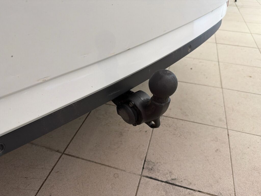 Skoda Superb 2018 Valkoinen