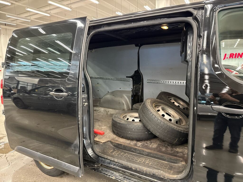 Citroen Jumpy 2018 Musta