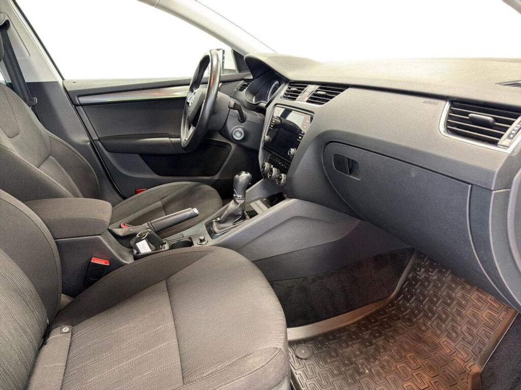 Skoda Octavia 2018 Valkoinen