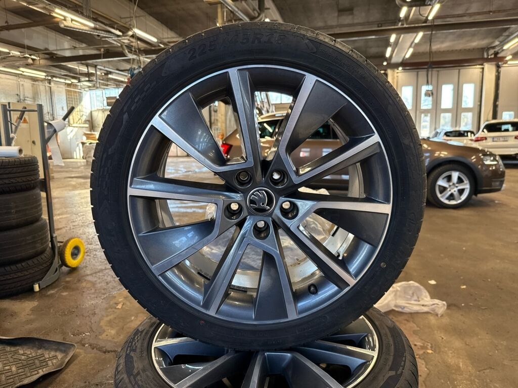Skoda Octavia 2018 Ruskea (beige)