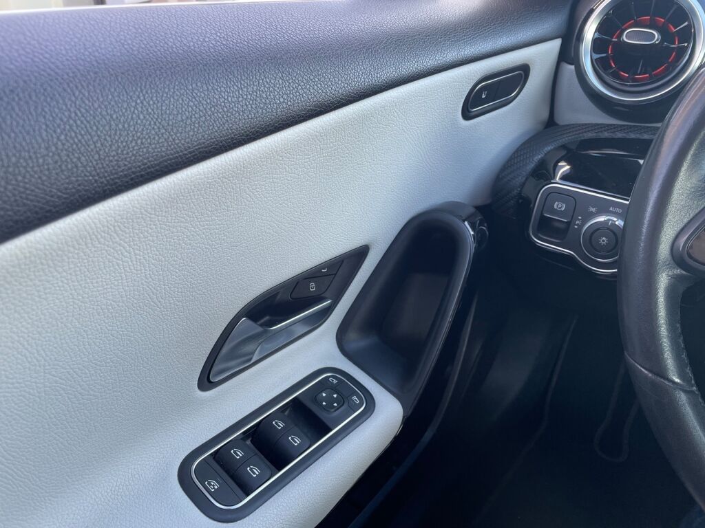 Mercedes-Benz A 2018 Musta