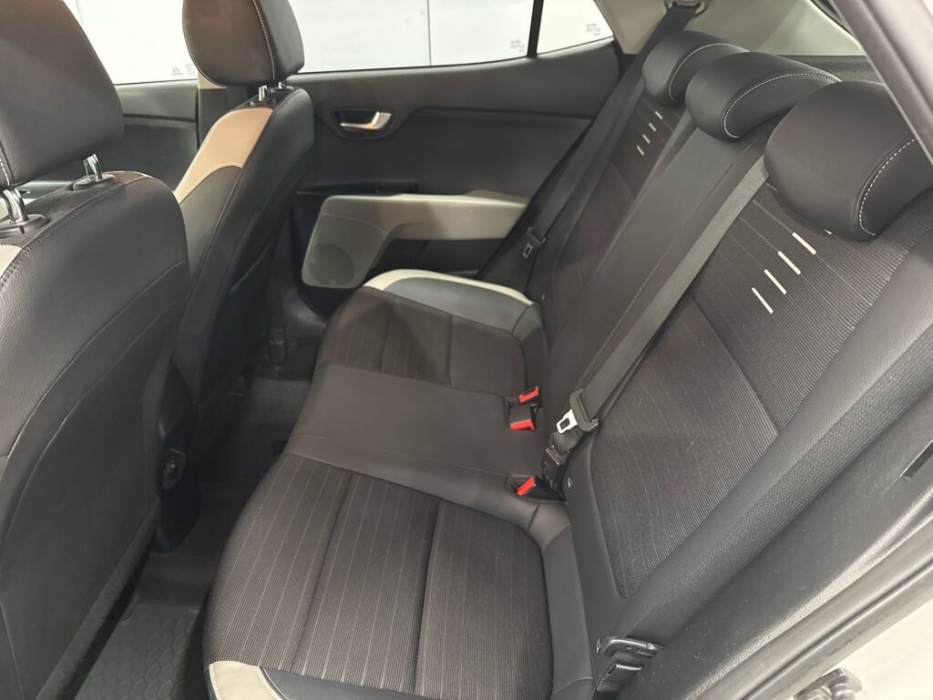 Kia Stonic 2018 Valkoinen