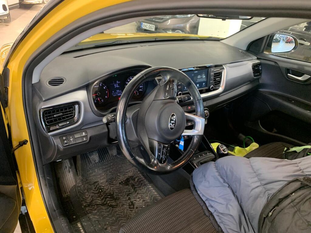 Kia Stonic 2018 Keltainen