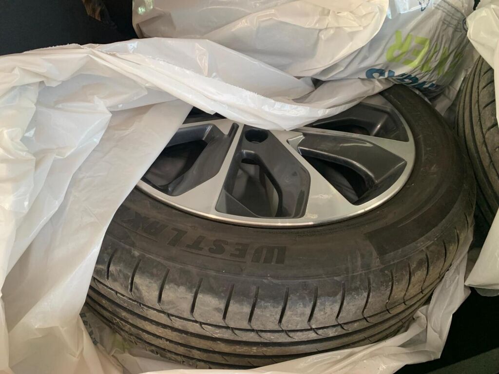 Kia Stonic 2018 Keltainen