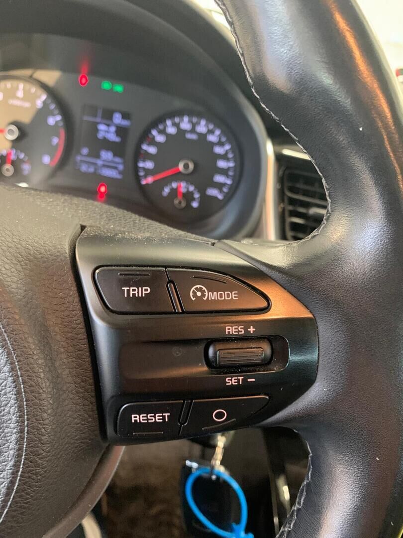 Kia Stonic 2018 Keltainen