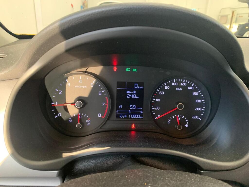 Kia Stonic 2018 Keltainen