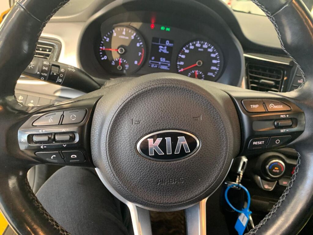 Kia Stonic 2018 Keltainen