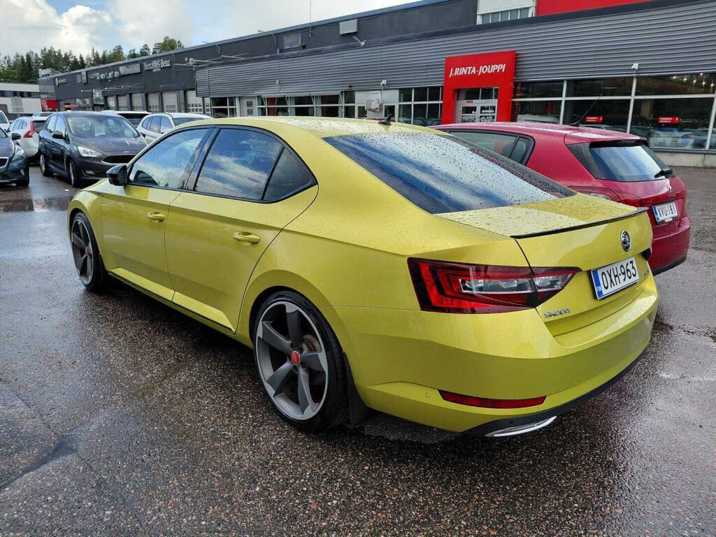 Skoda Superb 2018 Vihreä