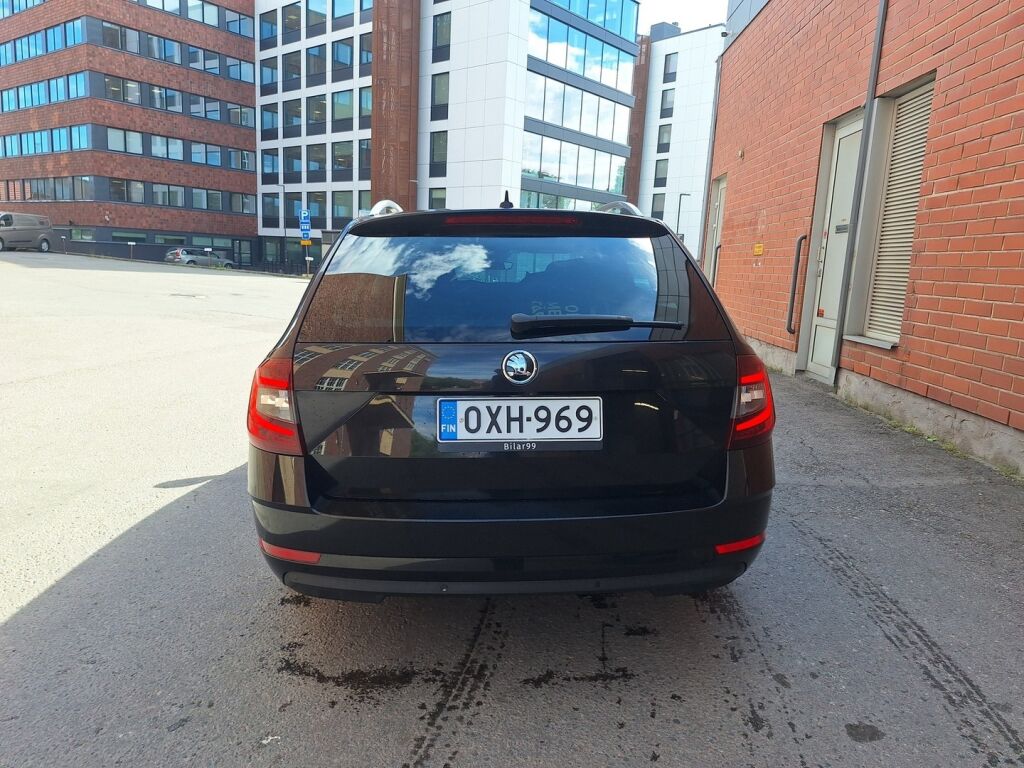 Skoda Octavia 2018 Musta