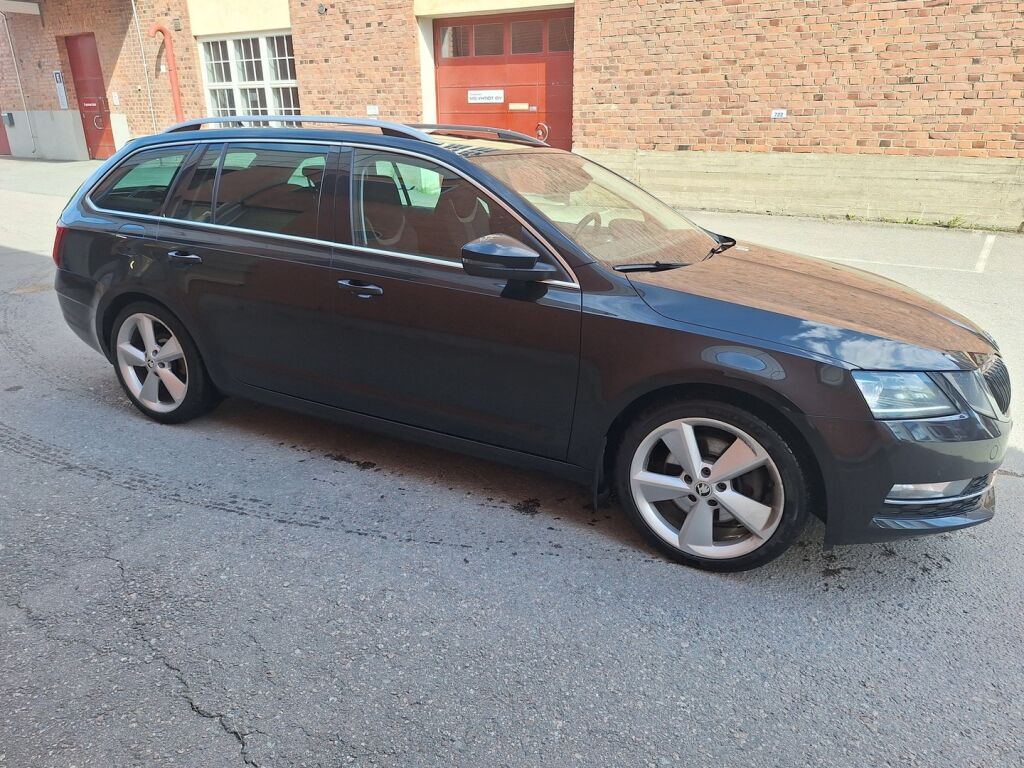 Skoda Octavia 2018 Musta
