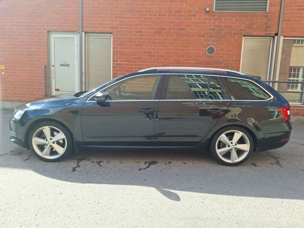 Skoda Octavia 2018 Musta