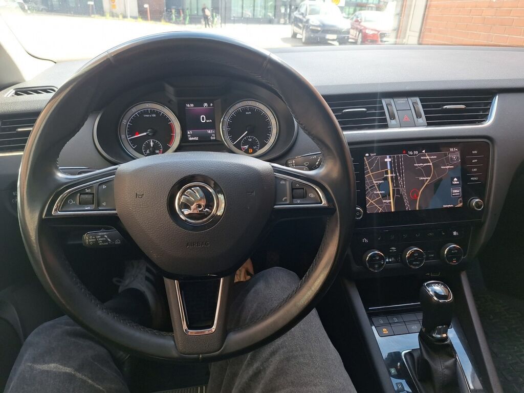 Skoda Octavia 2018 Musta