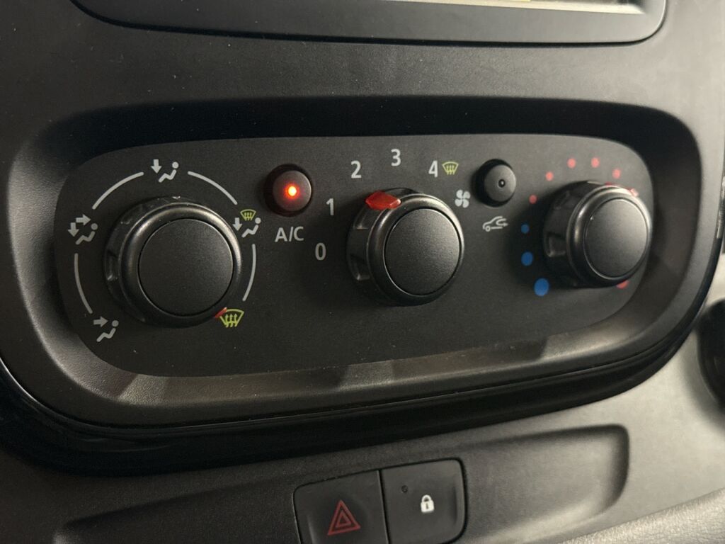 Opel Vivaro 2018 Valkoinen