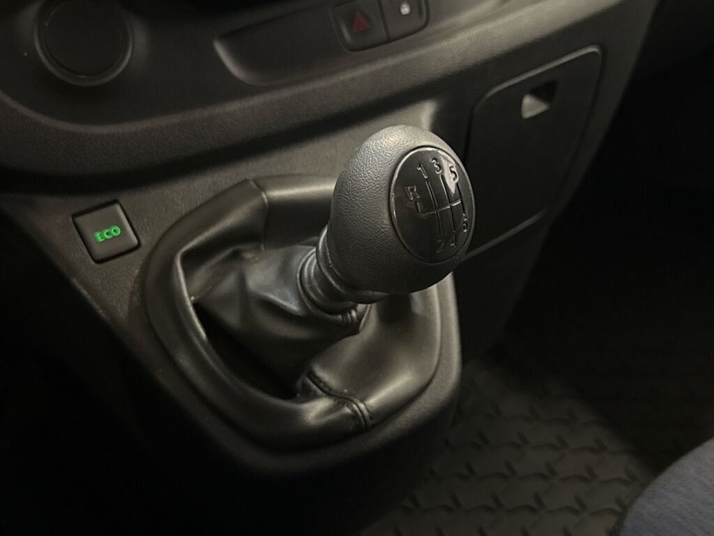 Opel Vivaro 2018 Valkoinen