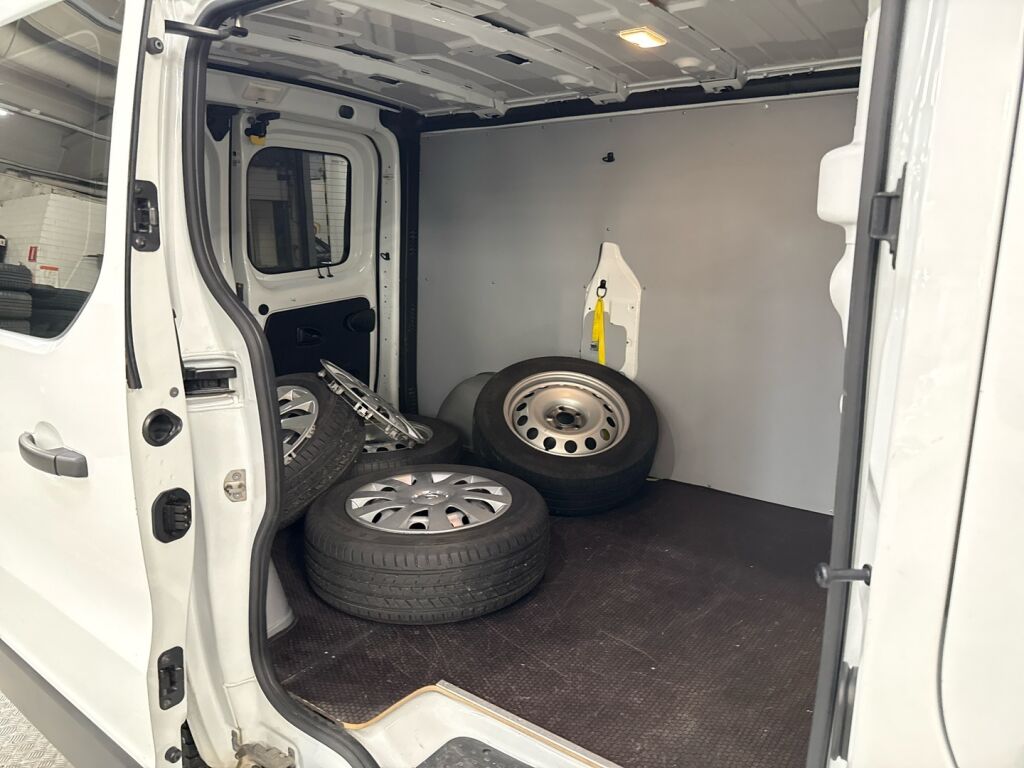 Opel Vivaro 2018 Valkoinen