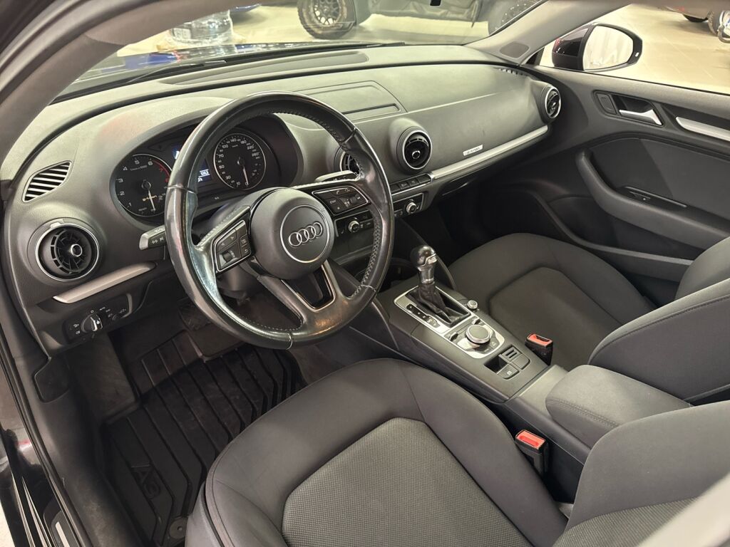 Audi A3 2018 Musta