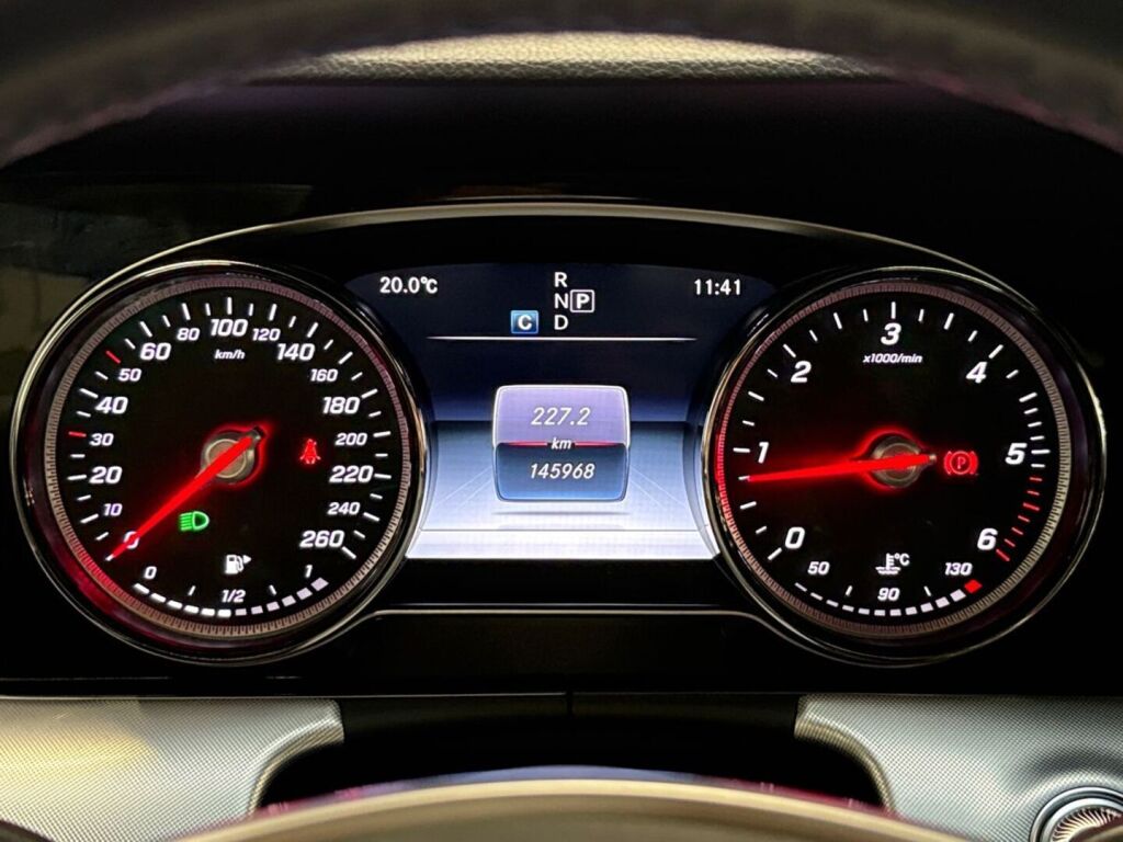 Mercedes-Benz E 2018 Punainen