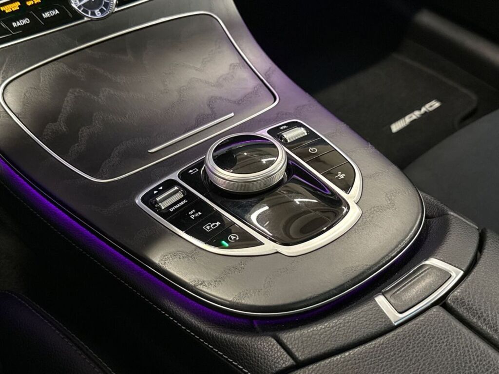 Mercedes-Benz E 2018 Punainen