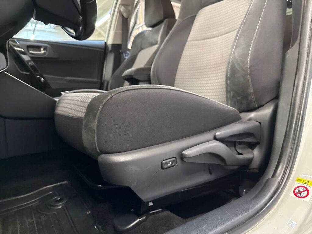 Toyota Auris 2018 Valkoinen