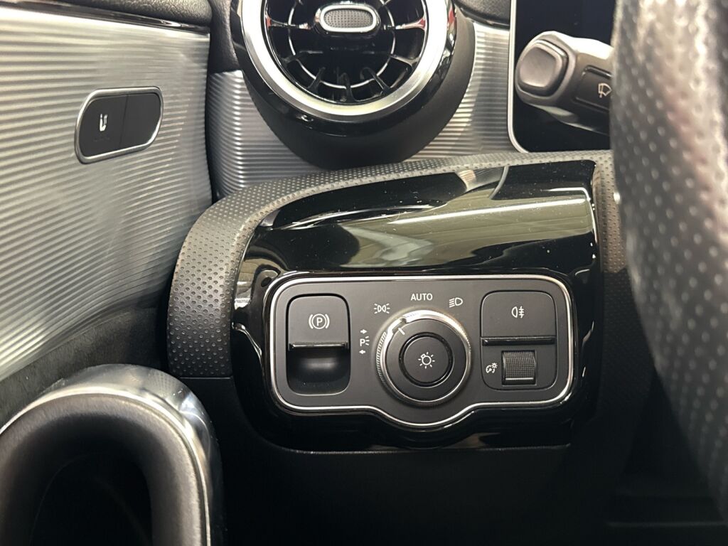 Mercedes-Benz A 2018 Valkoinen