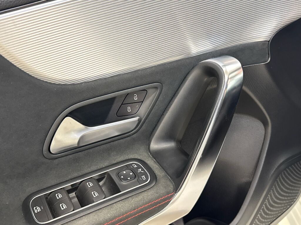 Mercedes-Benz A 2018 Valkoinen