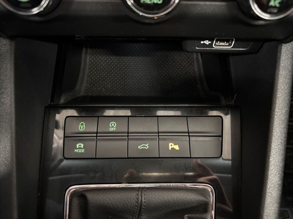 Skoda Octavia 2018 Ruskea (beige)